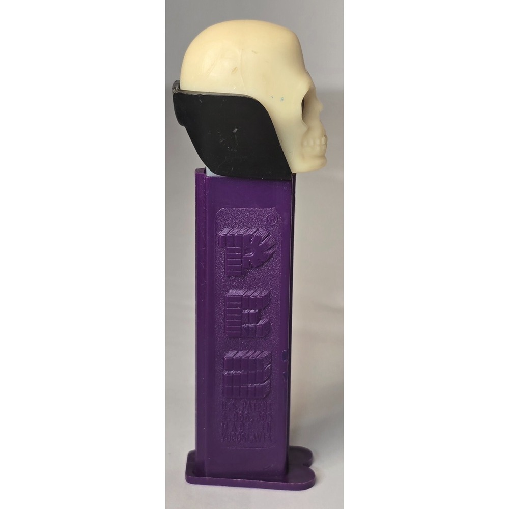 VINTAGE PEZ "DR. SKULL" RARE PURPLE DISPENSER WITH FEET COLLECTIBLE EUC - Picture 3 of 5